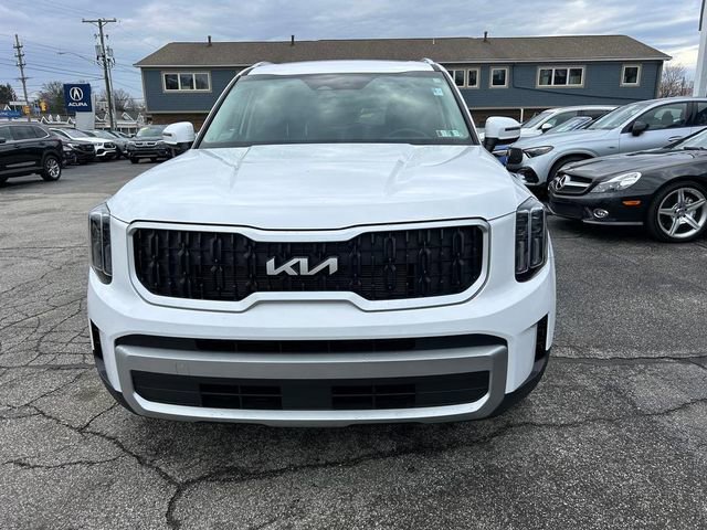 Used 2024 Kia Telluride EX w/ EX Captain's Chair Package image 7