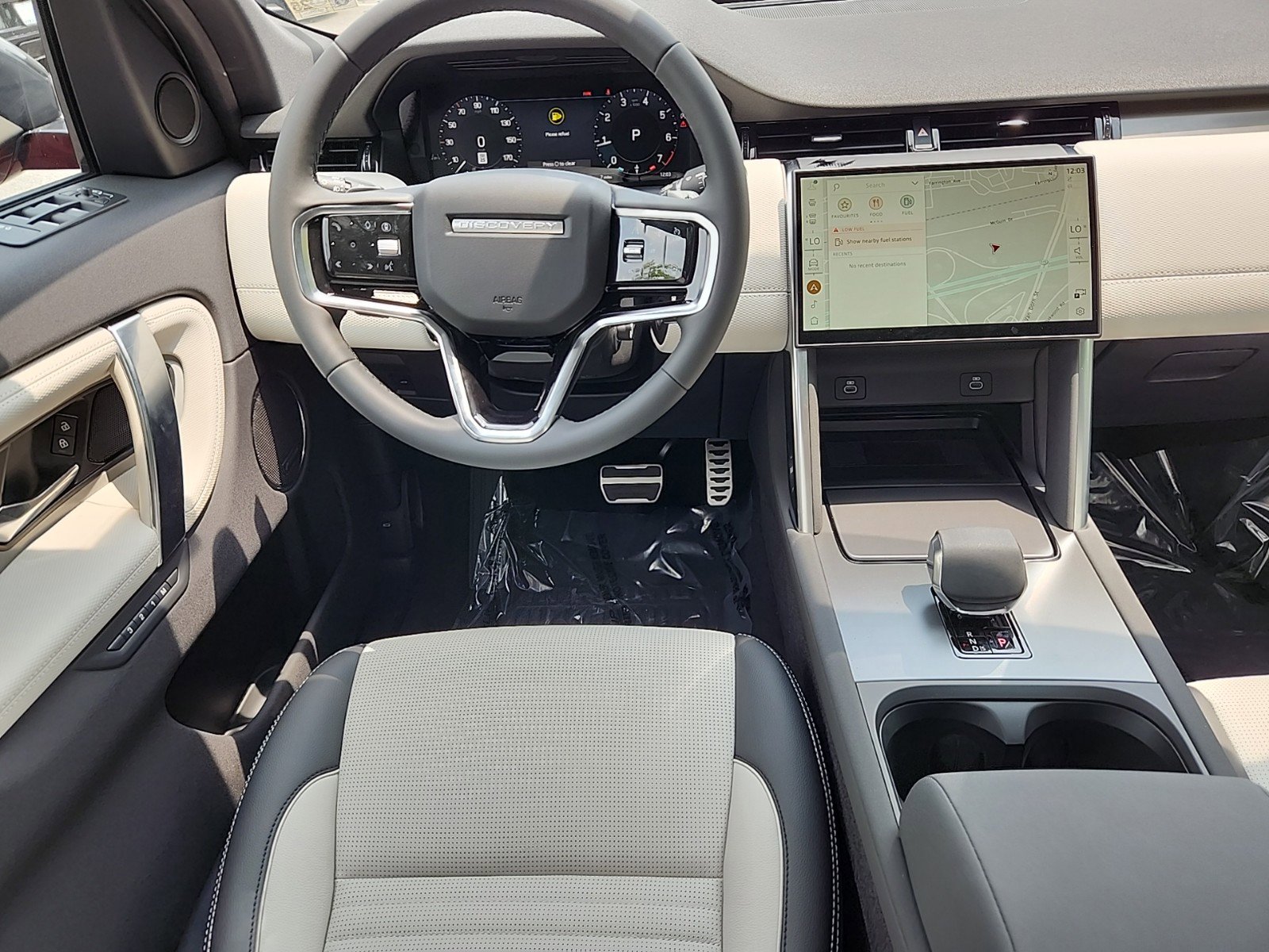 New 2024 Land Rover Discovery Sport Dynamic SE image 4
