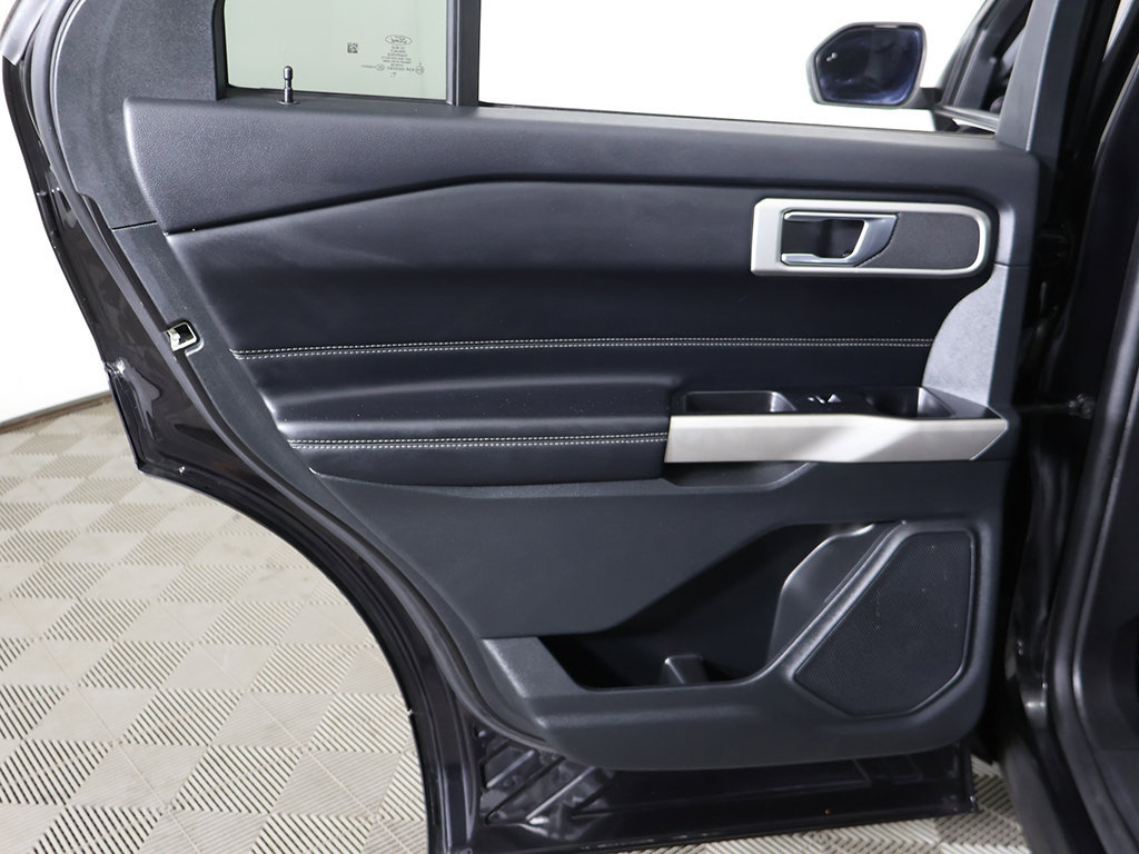 Used 2023 Ford Explorer XLT AWD/4WD image 24