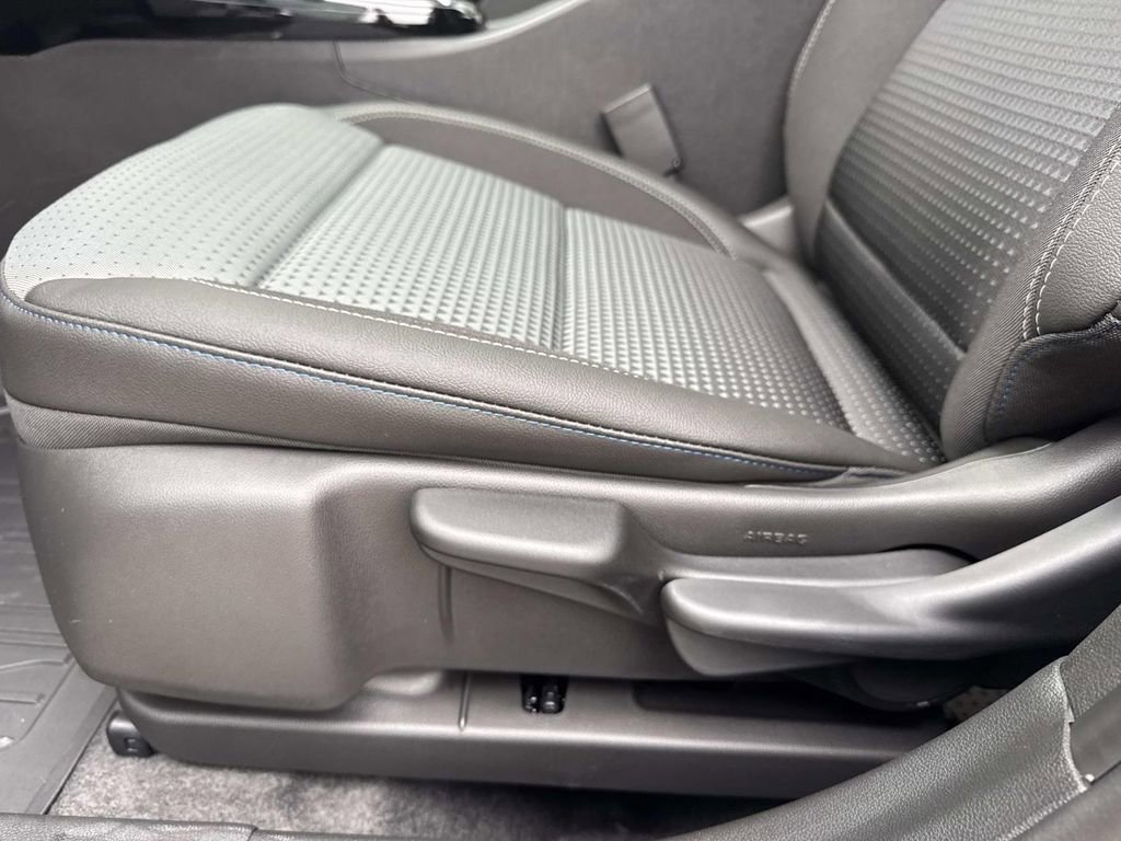 New 2026 Chevrolet Trax LT w/ Sunroof Package image 16