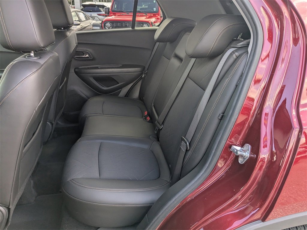 Certified 2022 Chevrolet Trax LT w/ LT Convenience Package image 11