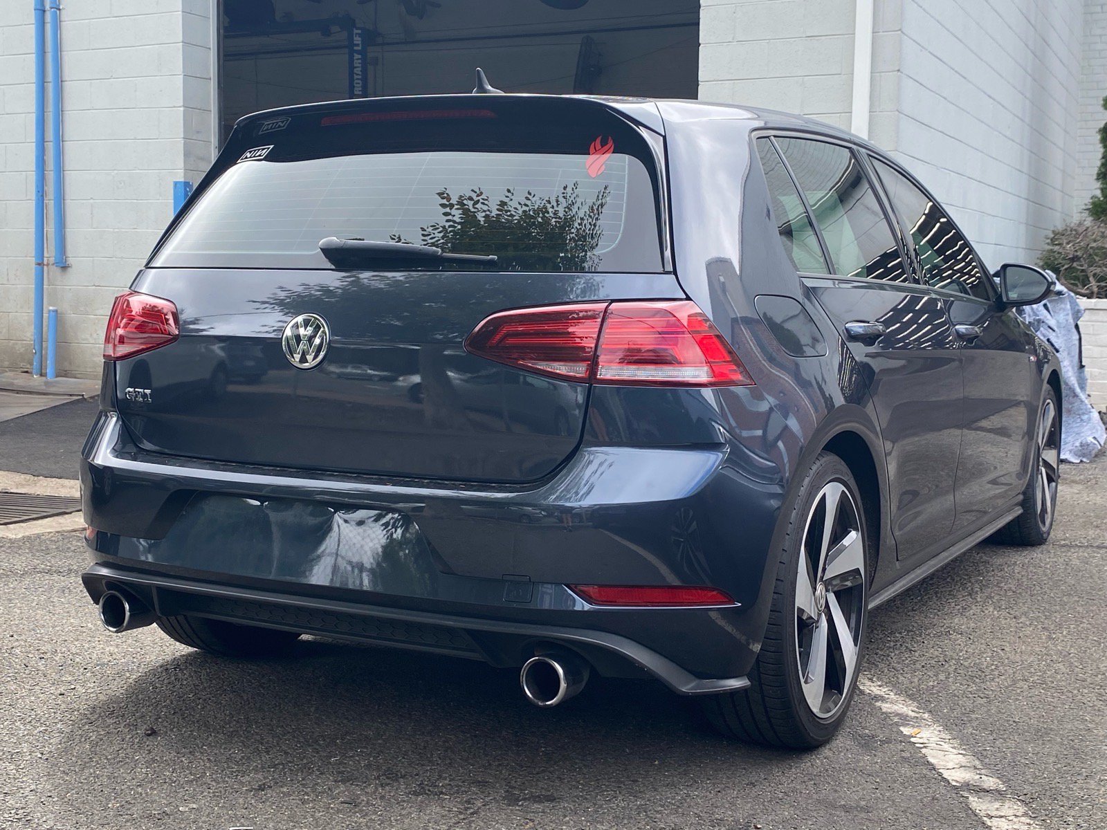Used 2018 Volkswagen GTI SE FWD image 3
