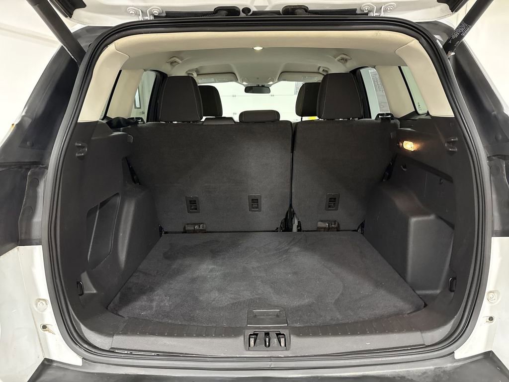 Used 2017 Ford Escape SE w/ Equipment Group 201A image 24