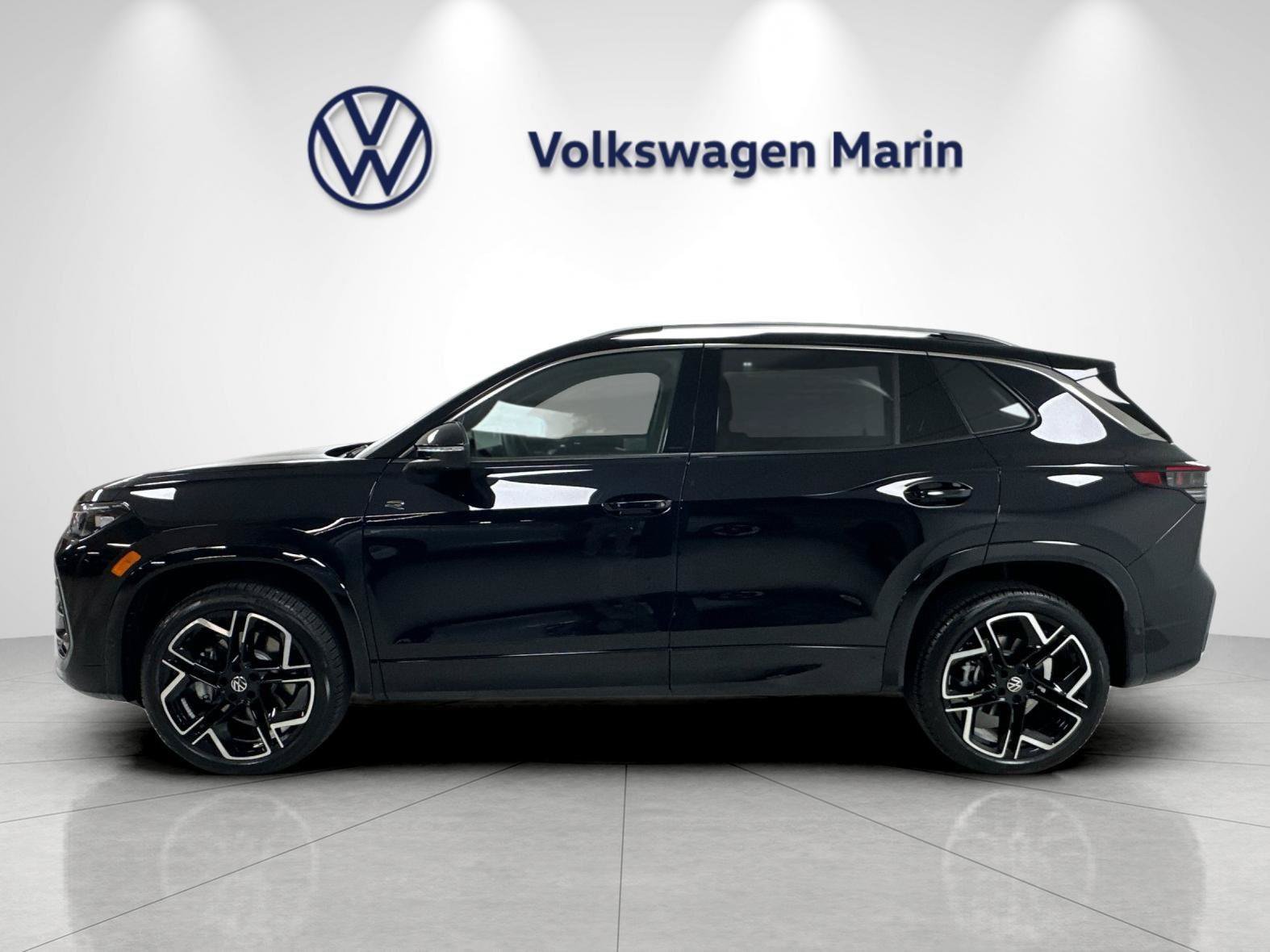 New 2026 Volkswagen Tiguan SEL R-Line AWD/4WD image 2