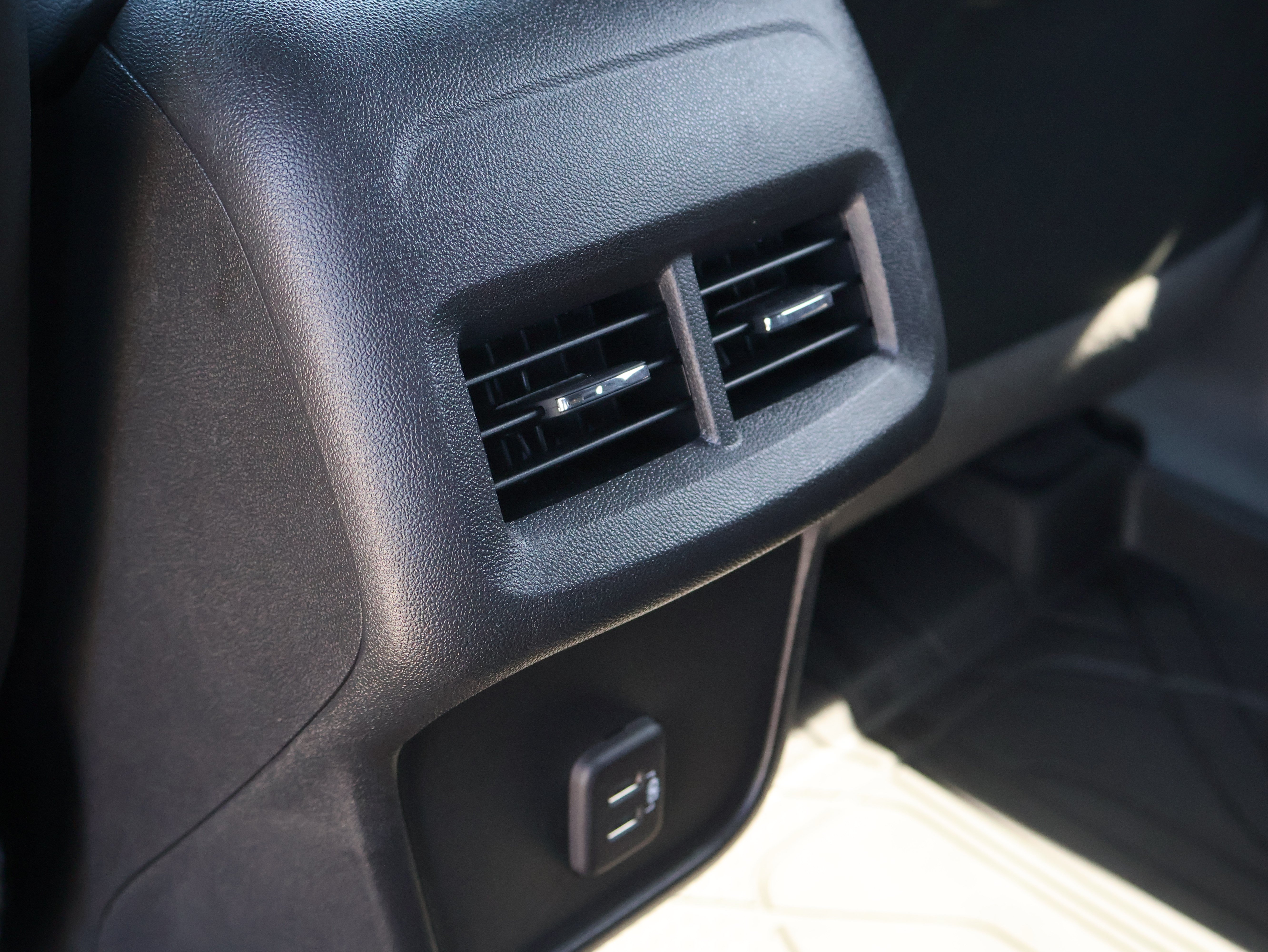Used 2023 Chevrolet Equinox RS w/ LPO, Floor Liner Package AWD/4WD image 19