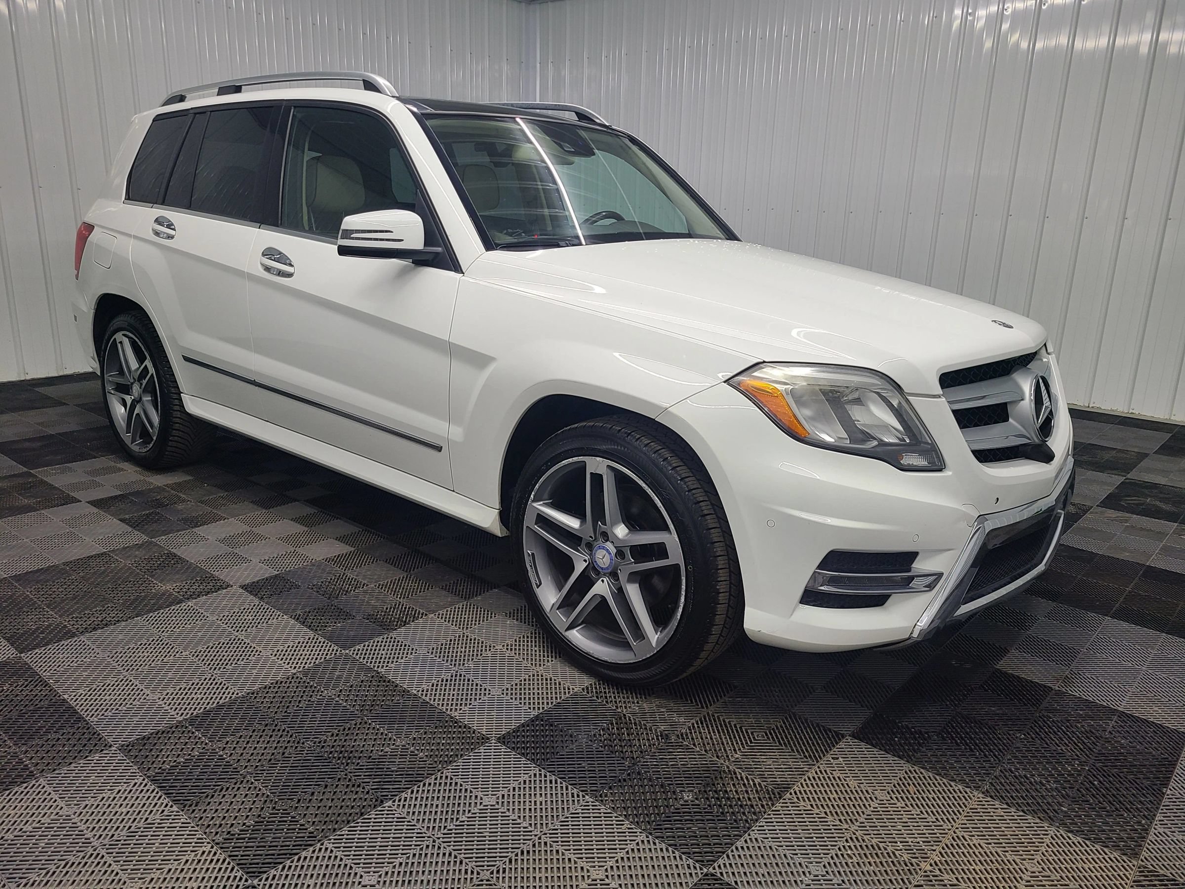 Used 2014 Mercedes-Benz GLK 350 4MATIC w/ Premium 1 Package image 4