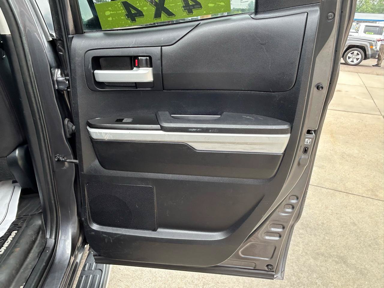 Used 2018 Toyota Tundra SR5 AWD/4WD image 11