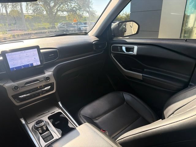 Used 2023 Ford Explorer XLT w/ Equipment Group 202A RWD image 11
