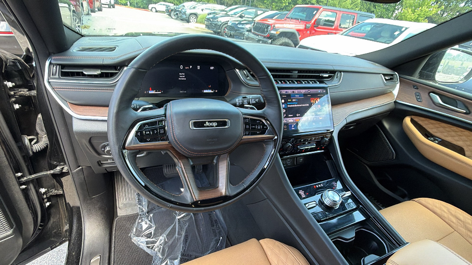 Used 2024 Jeep Grand Cherokee Summit AWD/4WD image 26