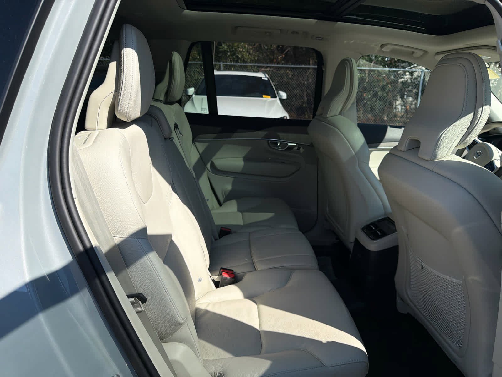 Certified 2024 Volvo XC90 T8 Plus w/ Protection Package Premier image 55