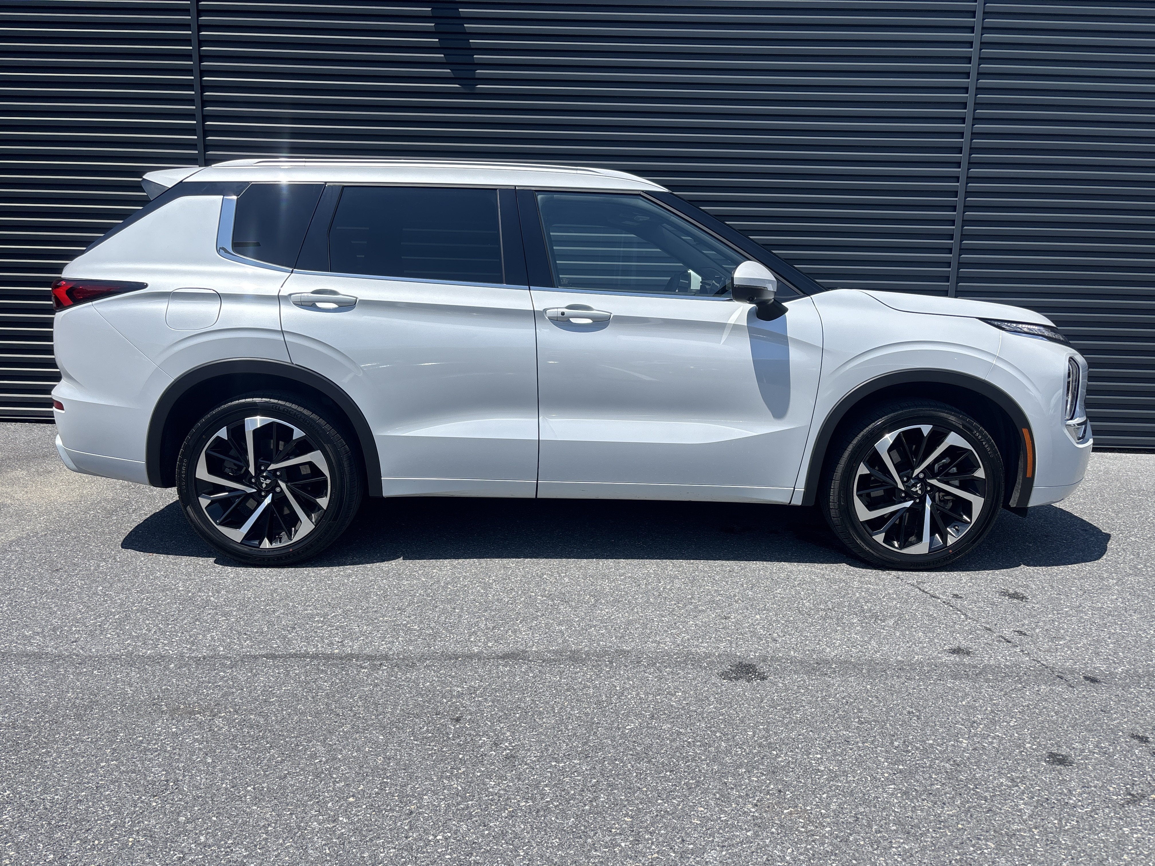 Used 2022 Mitsubishi Outlander SEL FWD image 6