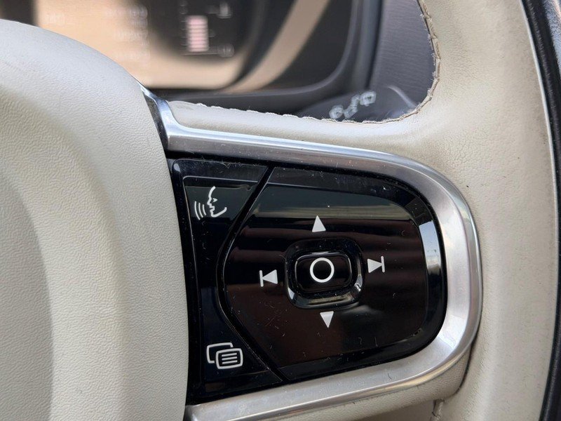 Used 2018 Volvo XC90 T5 Momentum FWD image 18