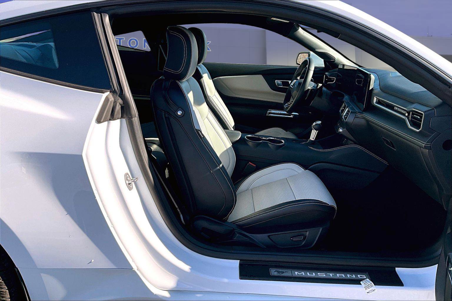 Used 2025 Ford Mustang GT Premium image 29