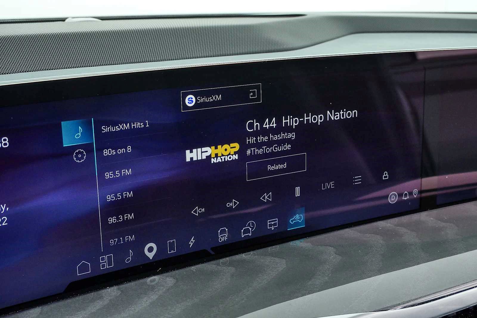 Certified 2025 Cadillac Escalade IQ Luxury 2 w/ LPO, Premium Carpet Package AWD/4WD image 19