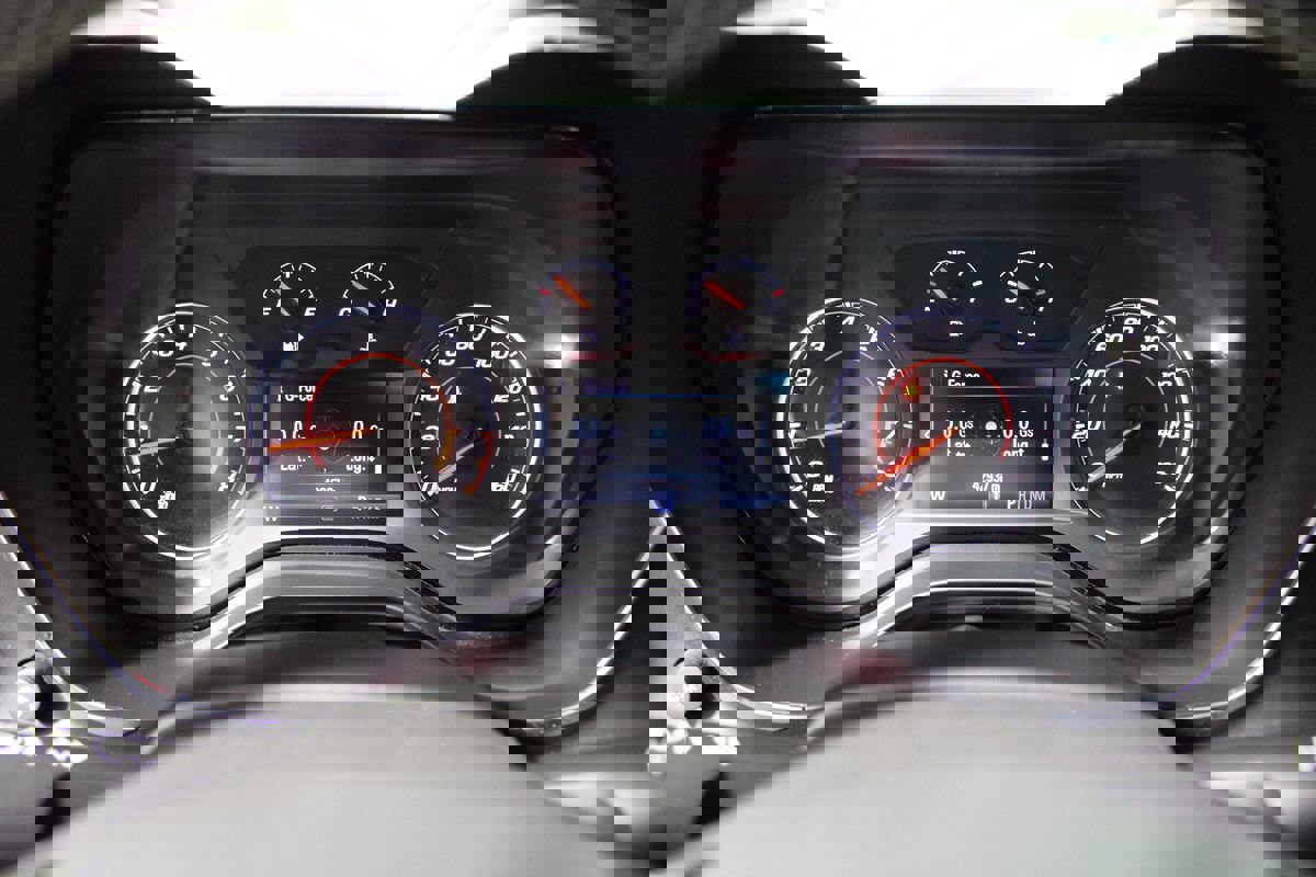 Used 2017 Chevrolet Camaro LT RWD image 13