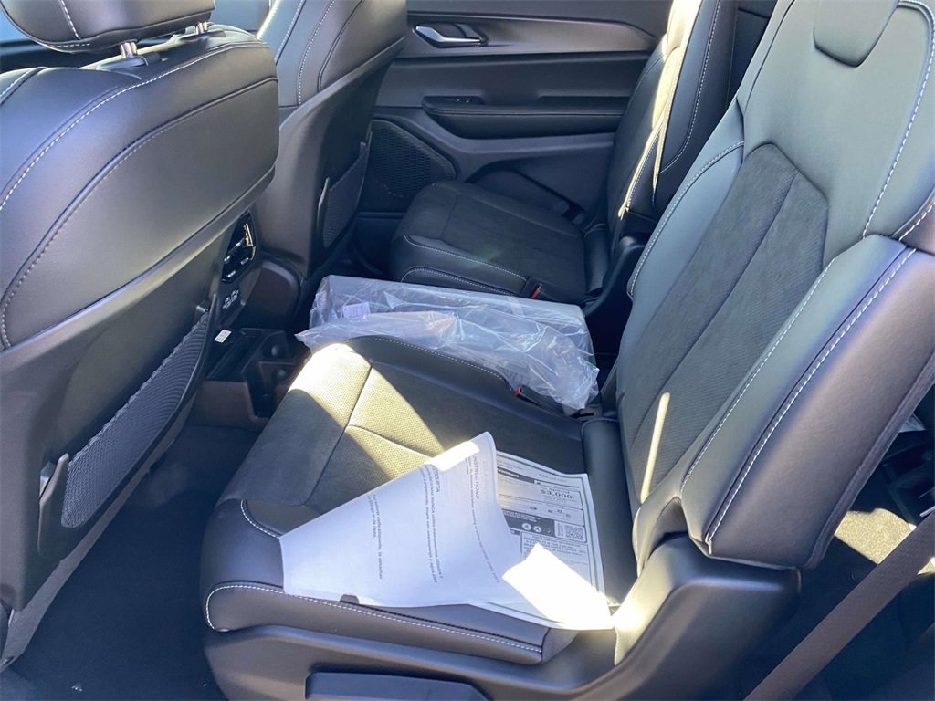 New 2025 Jeep Grand Cherokee L Altitude image 11