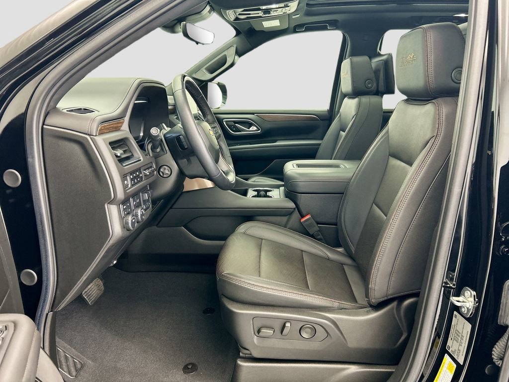 Used 2023 Chevrolet Tahoe High Country w/ Advanced Technology Package image 17