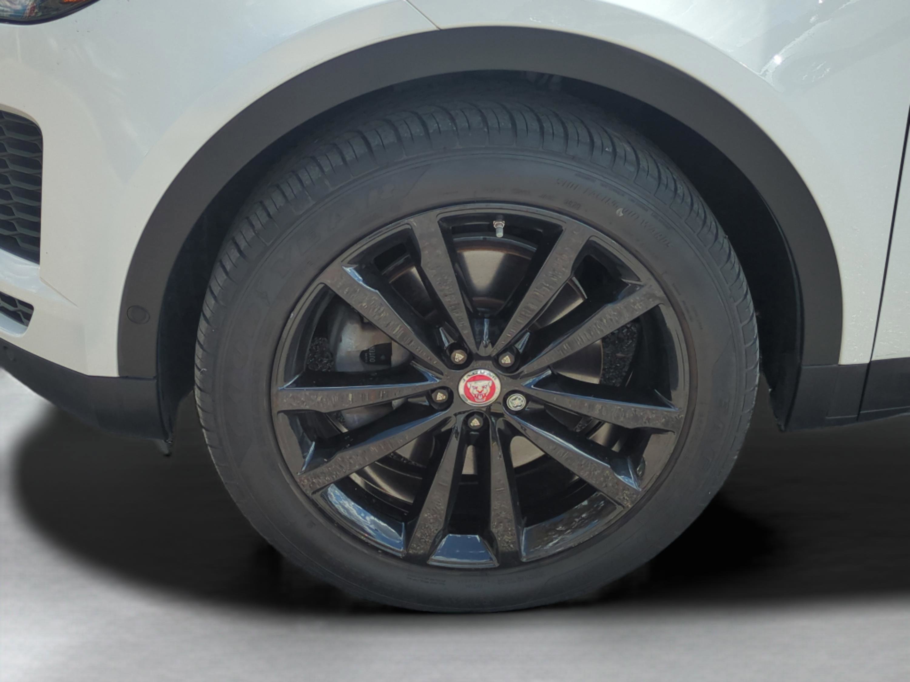 Used 2020 Jaguar E-PACE SE image 10