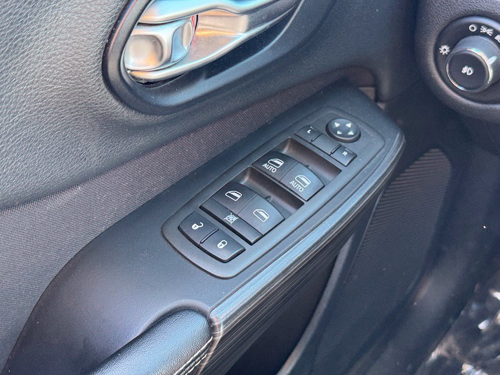 Used 2014 Jeep Cherokee Latitude w/ Comfort/Convenience Group AWD/4WD image 64