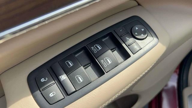 Used 2016 Jeep Grand Cherokee Overland AWD/4WD image 22