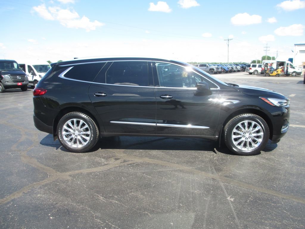Used 2020 Buick Enclave Essence w/ Sound and Sites Package FWD image 5