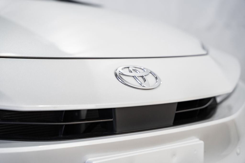 Used 2024 Toyota Prius Prime SE image 9