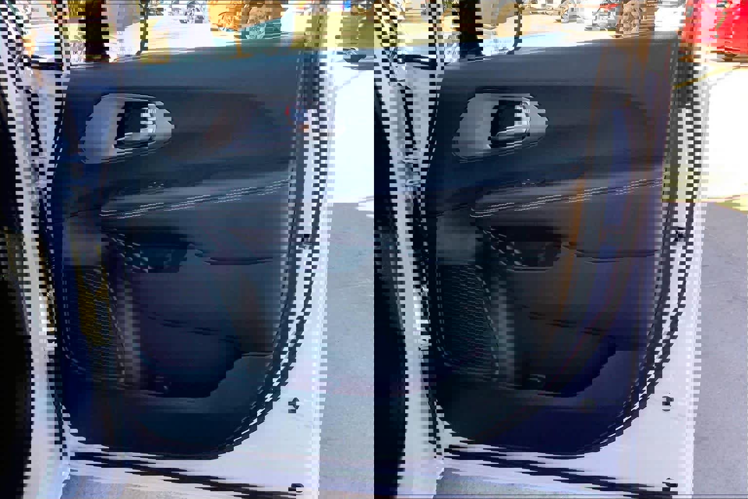 Used 2025 Chrysler Pacifica Select image 23