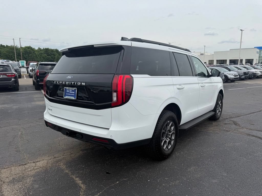 Used 2025 Ford Expedition Active RWD image 5