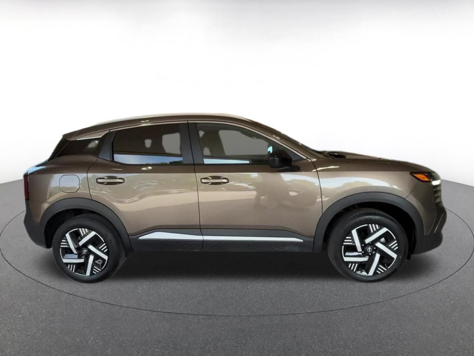 Used 2026 Nissan Kicks SV w/ Cold Weather Package FWD image 16