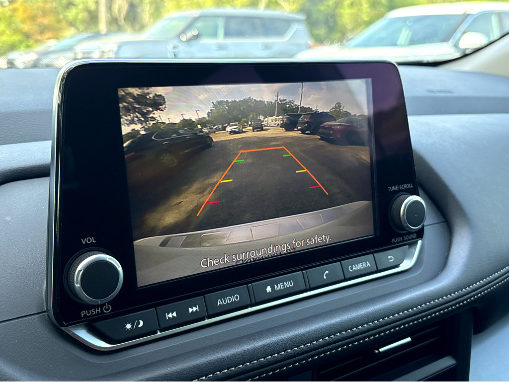 Used 2025 Nissan Rogue SV image 7