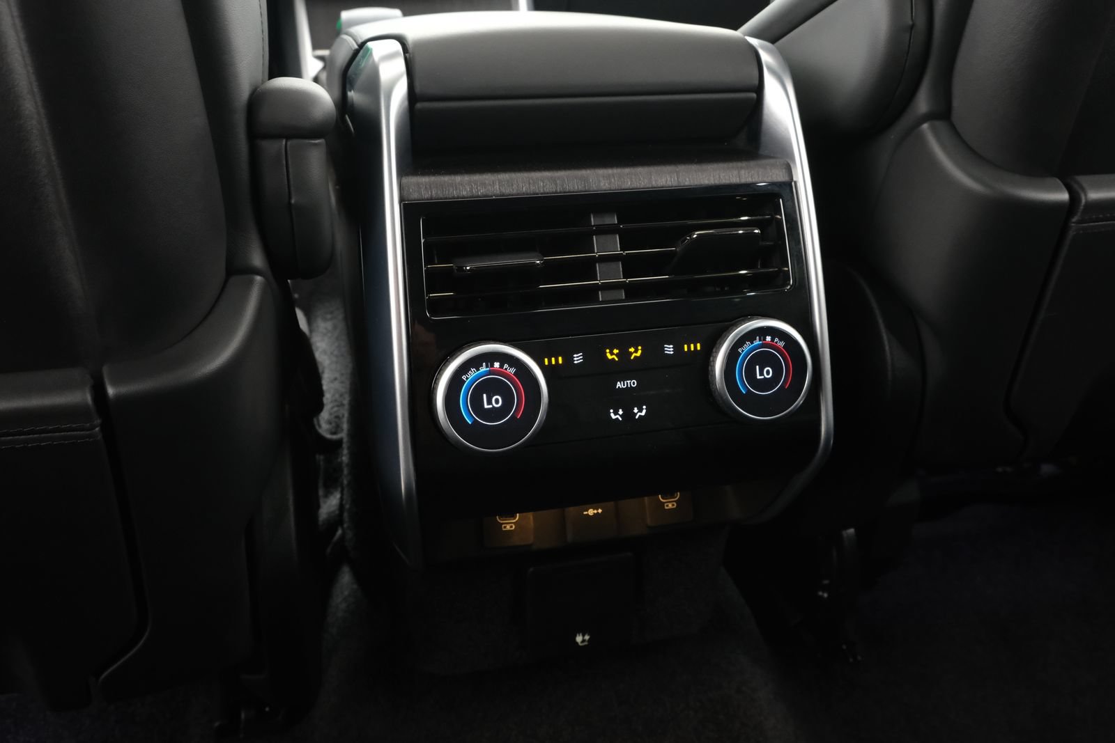 Used 2024 Land Rover Range Rover SE AWD/4WD image 36