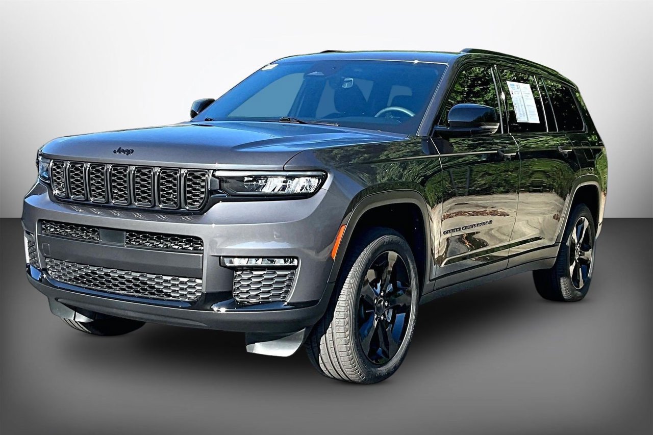 Used 2025 Jeep Grand Cherokee L Limited w/ Black Appearance Package AWD/4WD image 4