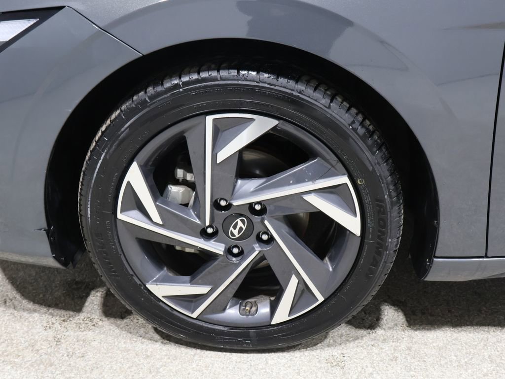 Used 2024 Hyundai Elantra Limited image 9