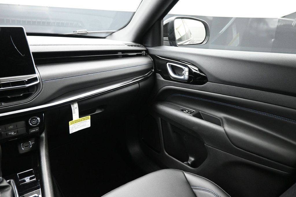 New 2026 Jeep Compass Latitude AWD/4WD image 5