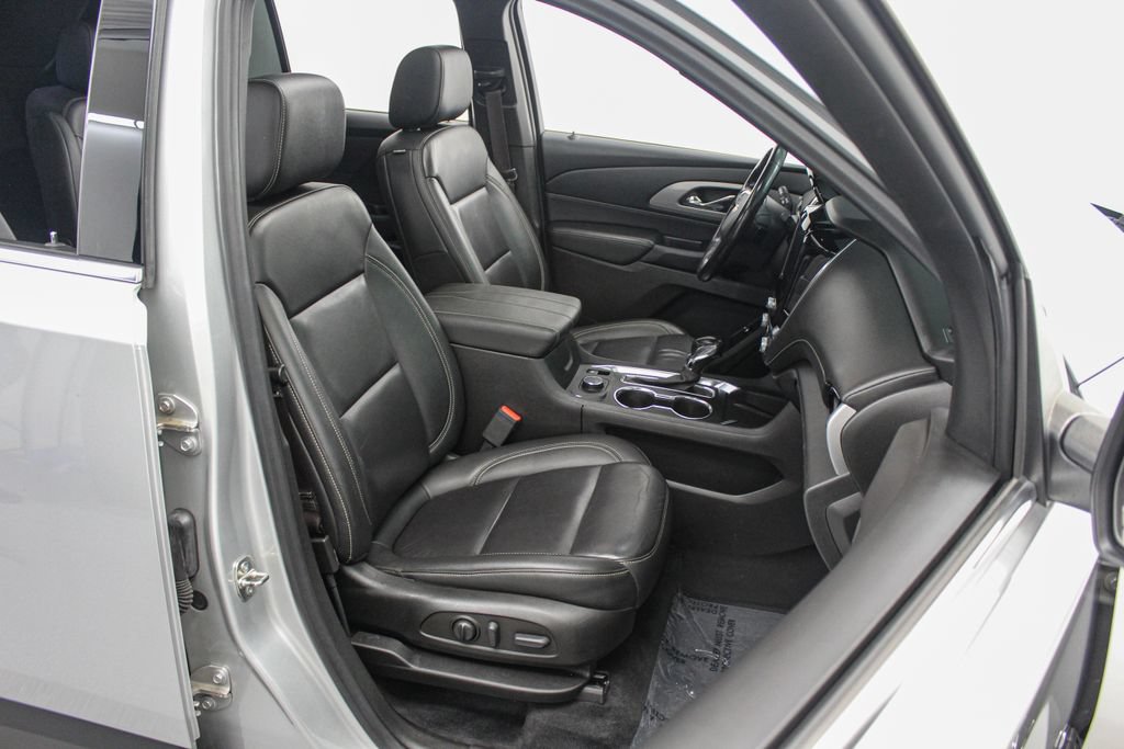 Used 2022 Chevrolet Traverse LT w/ LT Premium Package AWD/4WD image 27