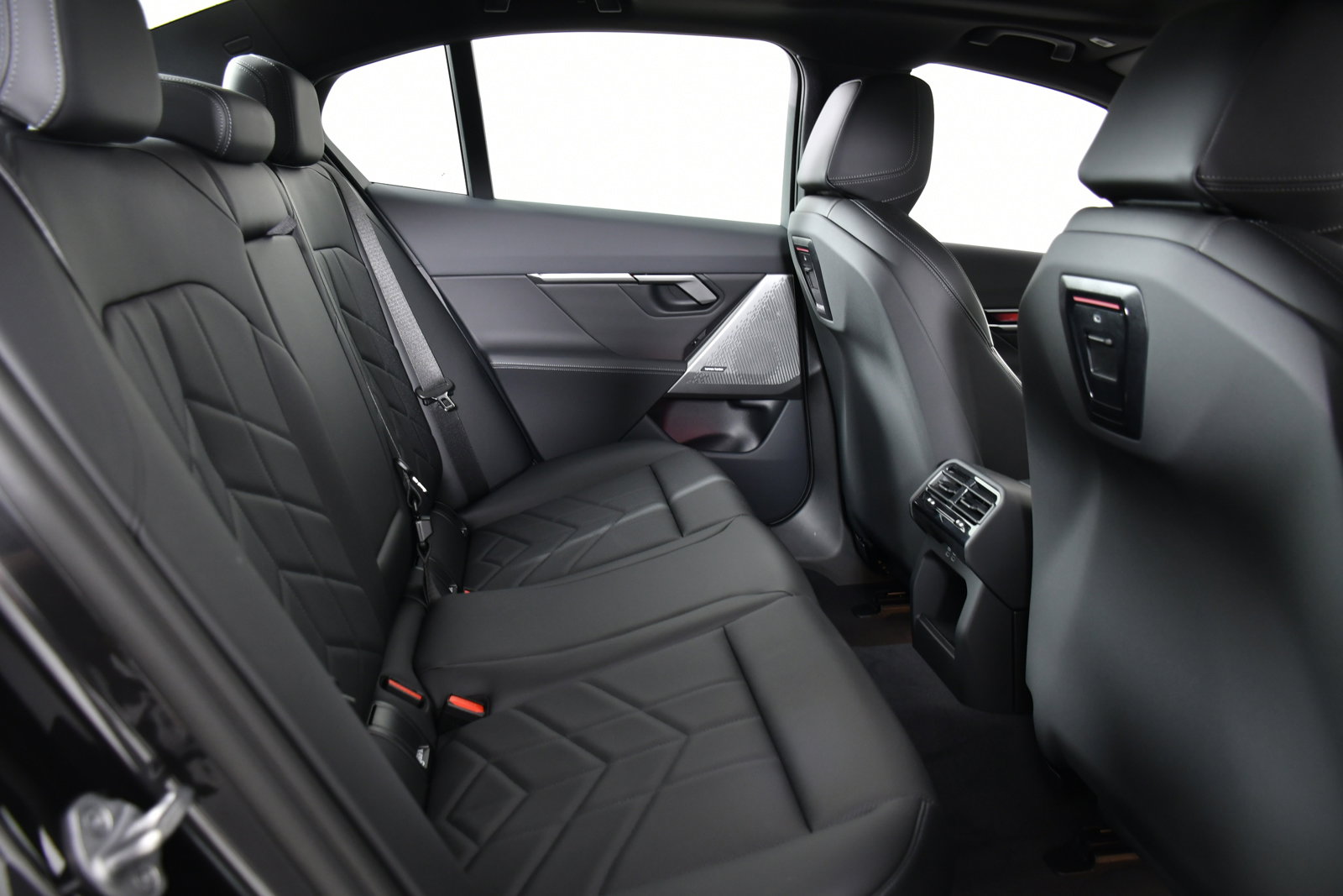 Used 2025 BMW i5 xDrive40 w/ Premium Package image 25