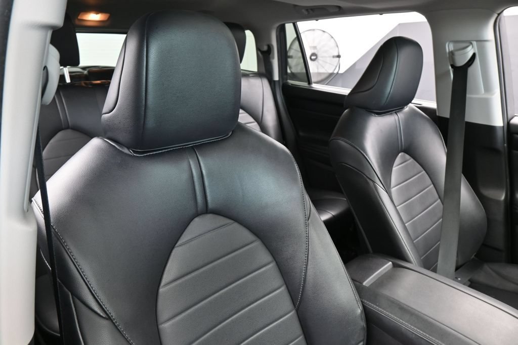 Used 2022 Toyota Highlander XLE AWD/4WD image 42