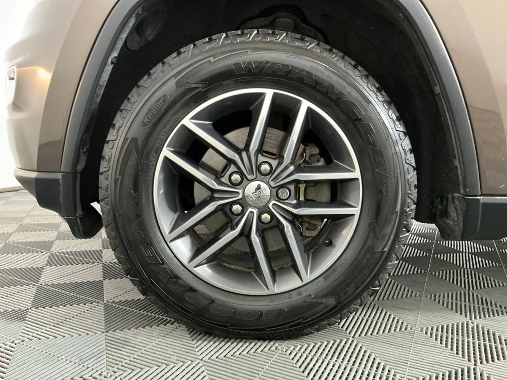 Used 2017 Jeep Grand Cherokee Limited AWD/4WD image 33