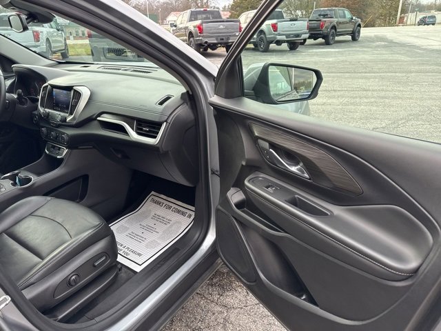 Used 2024 GMC Terrain SLT image 19