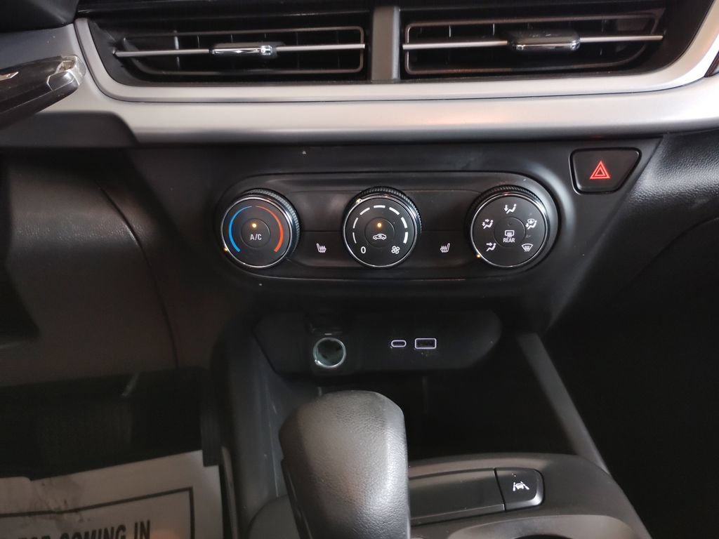 Used 2024 Chevrolet Trax RS FWD image 36
