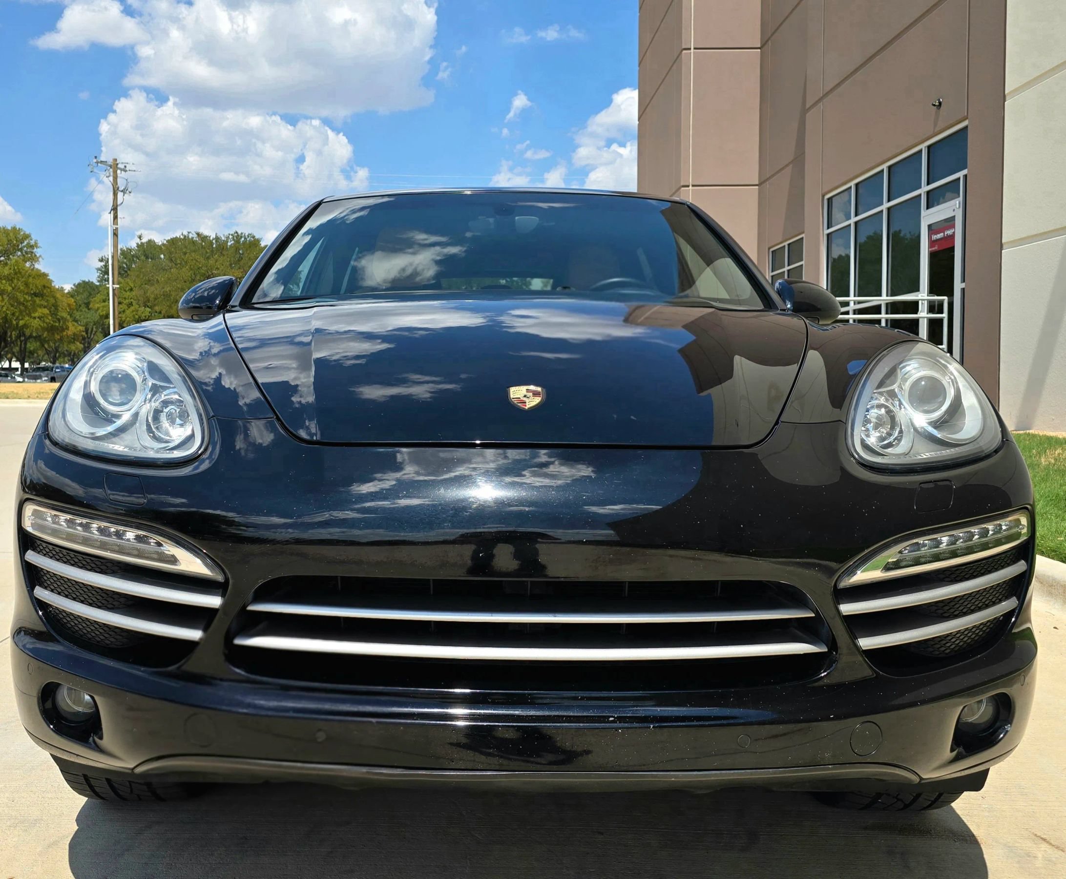 Used 2014 Porsche Cayenne Platinum Edition AWD/4WD image 2