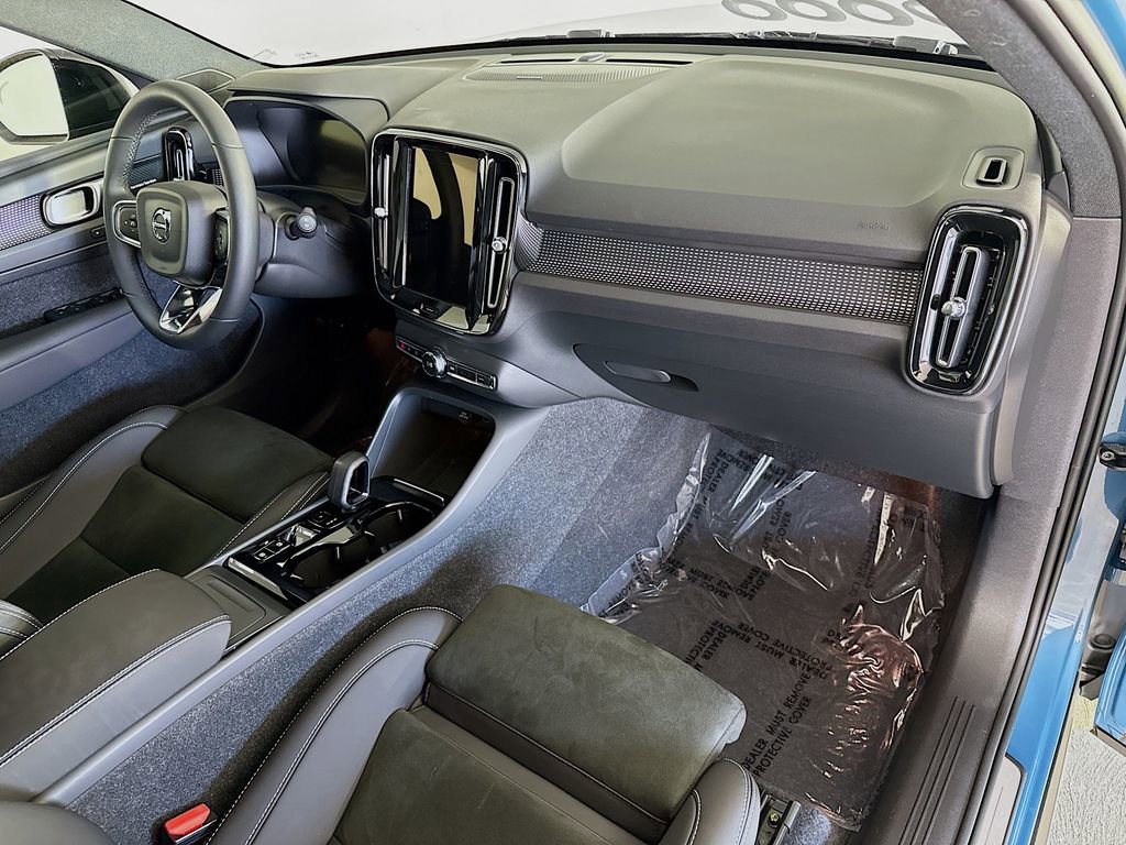 Used 2023 Volvo XC40 B5 Ultimate w/ Protection Package Premier image 31