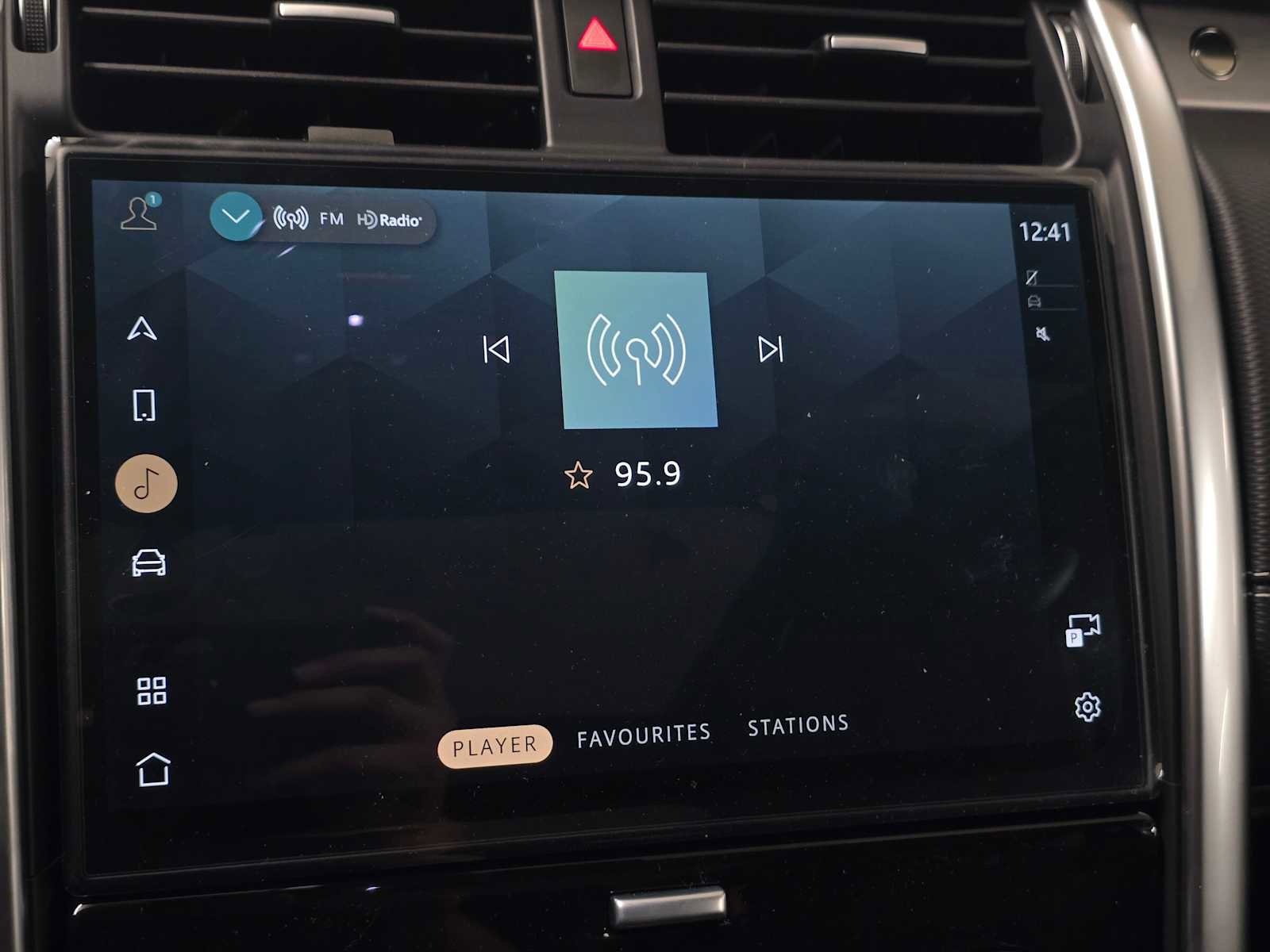 New 2026 Land Rover Discovery Limited Edition AWD/4WD image 27