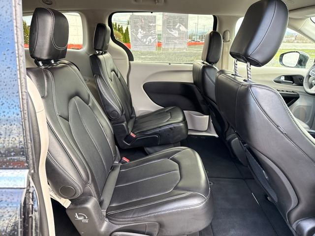 Used 2024 Chrysler Pacifica Touring-L image 10