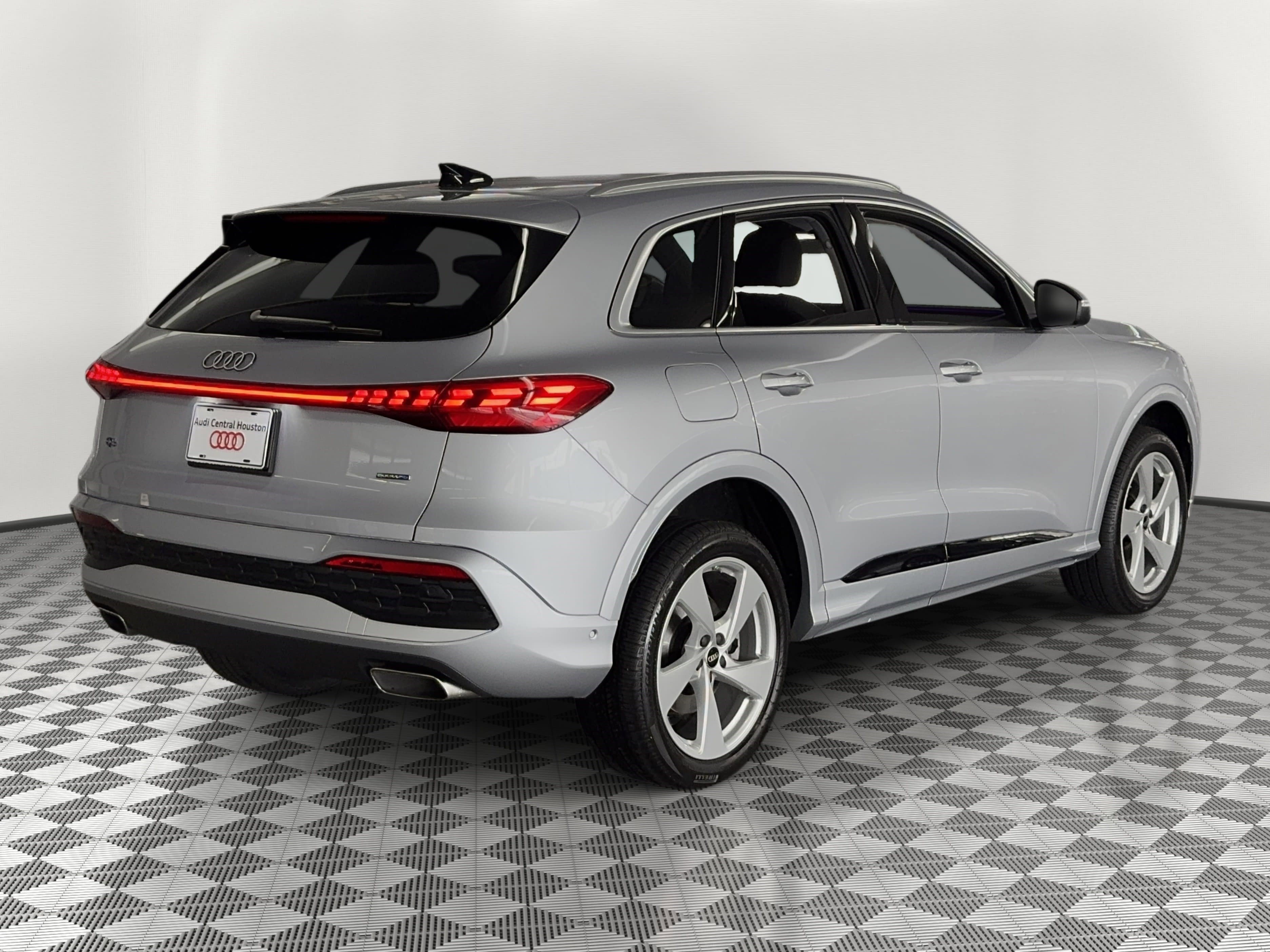 Used 2025 Audi Q5 Premium Plus w/ Premium Plus AWD/4WD image 9
