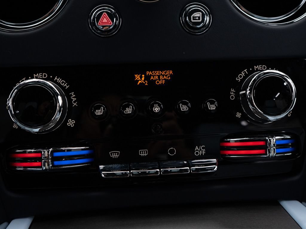 Certified 2025 Rolls-Royce Cullinan AWD/4WD image 43