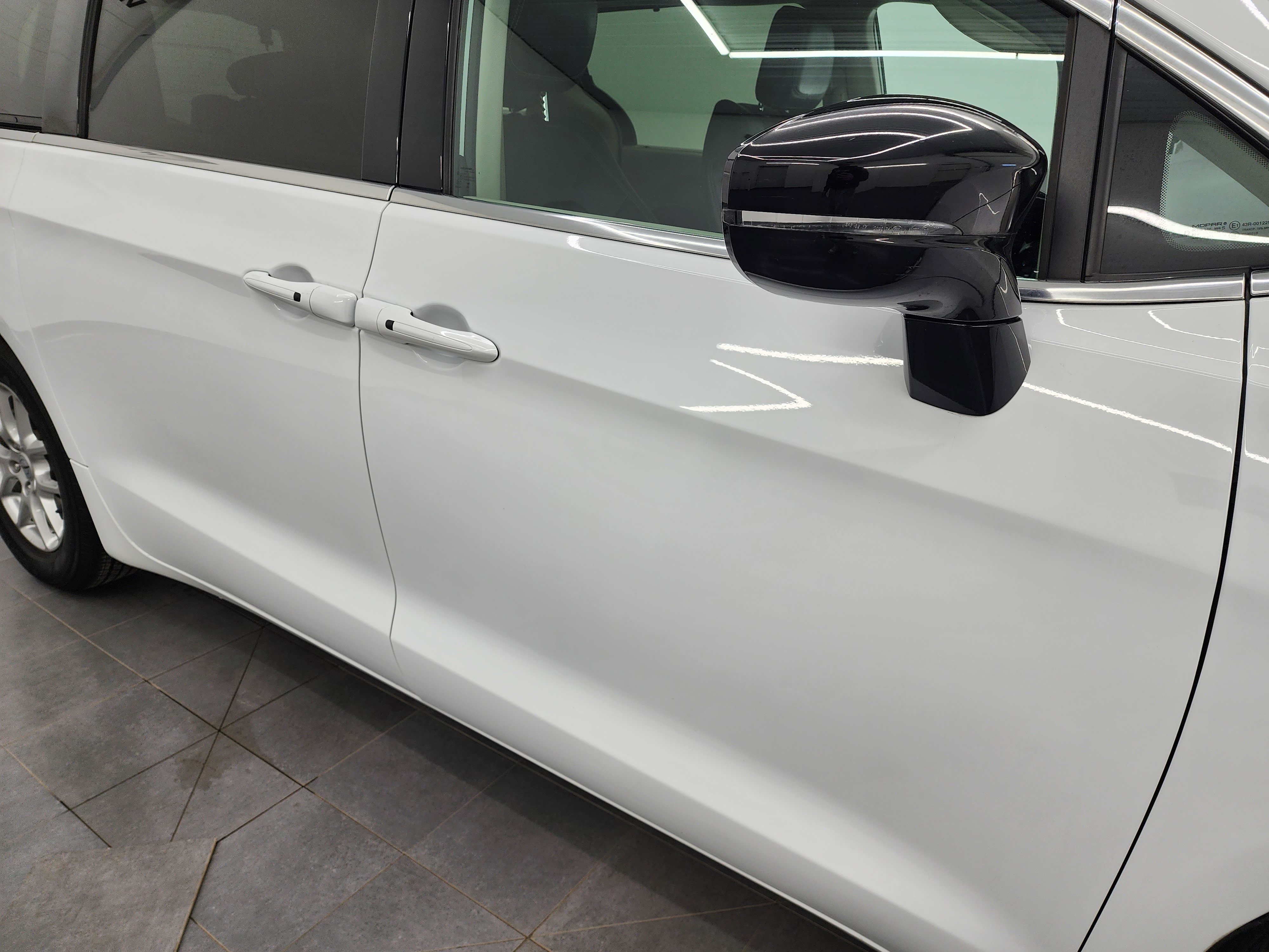 Used 2024 Chrysler Pacifica Touring-L FWD image 24