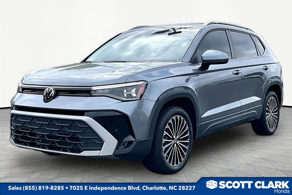 Used 2025 Volkswagen Taos SE FWD image 3
