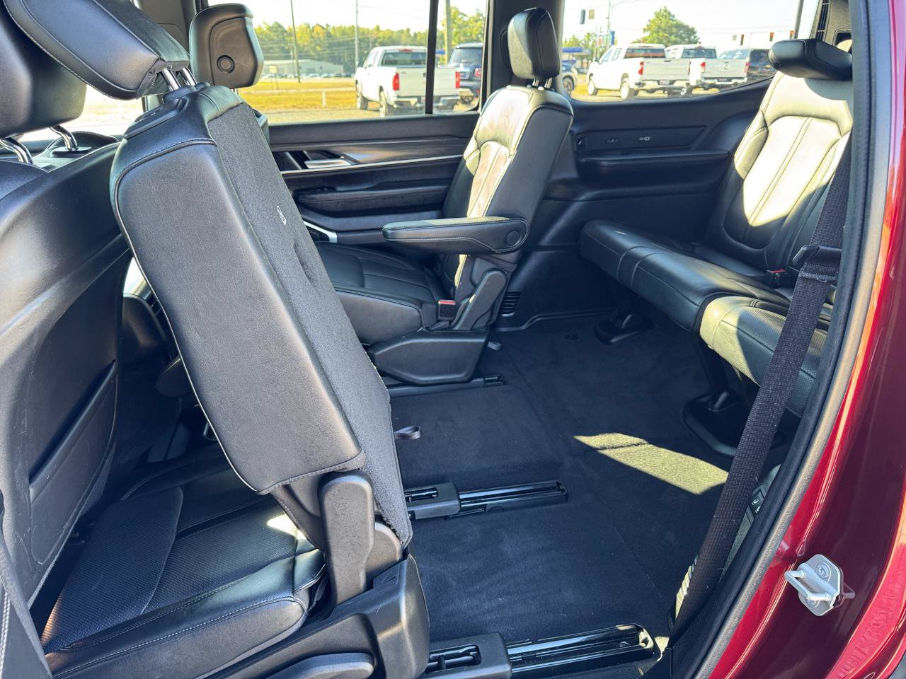 Used 2024 Jeep Wagoneer Series III AWD/4WD image 24