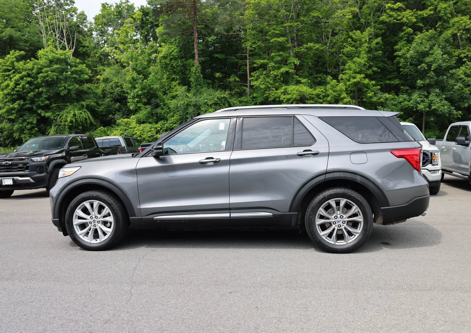 Used 2023 Ford Explorer Limited w/ Limited Technology Package AWD/4WD image 8